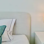 Marina Retreat - Cleverdetails, For 2 Adults And 2 Children, Jacuzzi, Near The Marina And The Lejlighed *