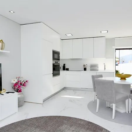 Marina Retreat - Cleverdetails, For 2 Adults And 2 Children, Jacuzzi, Near The Marina And The