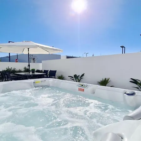Marina Retreat - Cleverdetails, For 2 Adults And 2 Children, Jacuzzi, Near The Marina And The Apartment