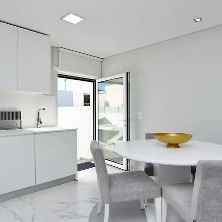 Marina Retreat - Cleverdetails, For 2 Adults And 2 Children, Jacuzzi, Near The Marina And The *