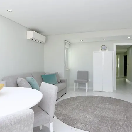 Apartment Marina Retreat - Cleverdetails, For 2 Adults And 2 Children, Jacuzzi, Near The Marina And The Vilamoura