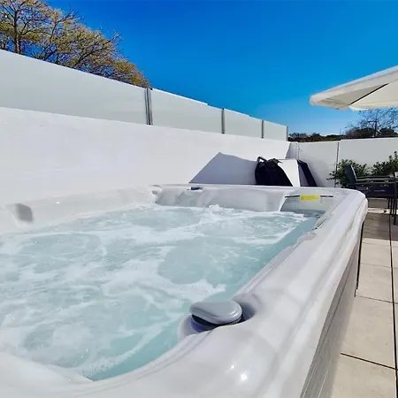 Apartment Marina Retreat - Cleverdetails, For 2 Adults And 2 Children, Jacuzzi, Near The Marina And The Vilamoura
