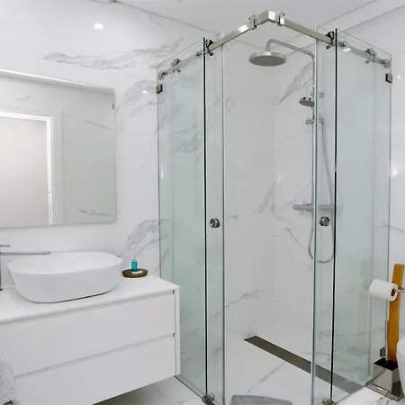 Marina Retreat - Cleverdetails, For 2 Adults And 2 Children, Jacuzzi, Near The Marina And The Виламура