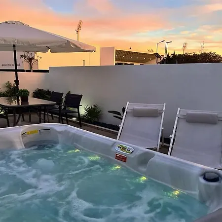 Marina Retreat - Cleverdetails, For 2 Adults And 2 Children, Jacuzzi, Near The Marina And The *
