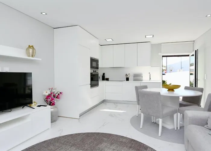 Marina Retreat - Cleverdetails, For 2 Adults And 2 Children, Jacuzzi, Near The Marina And The