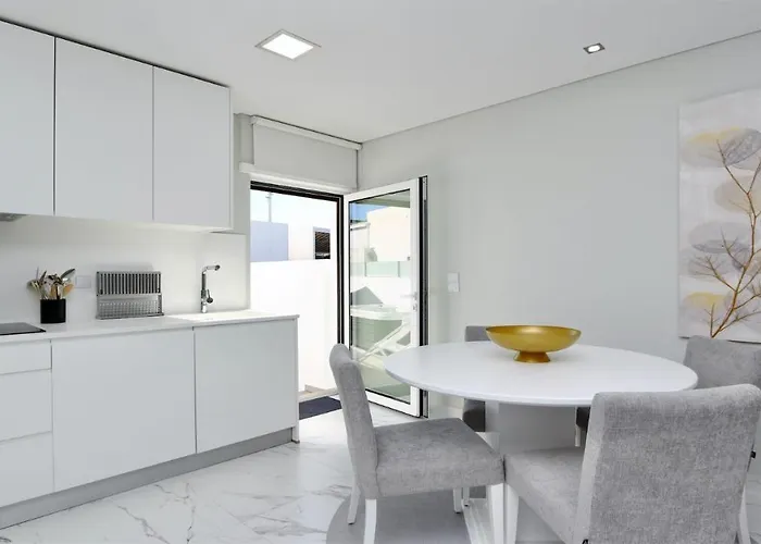 Marina Retreat - Cleverdetails, For 2 Adults And 2 Children, Jacuzzi, Near The Marina And The *