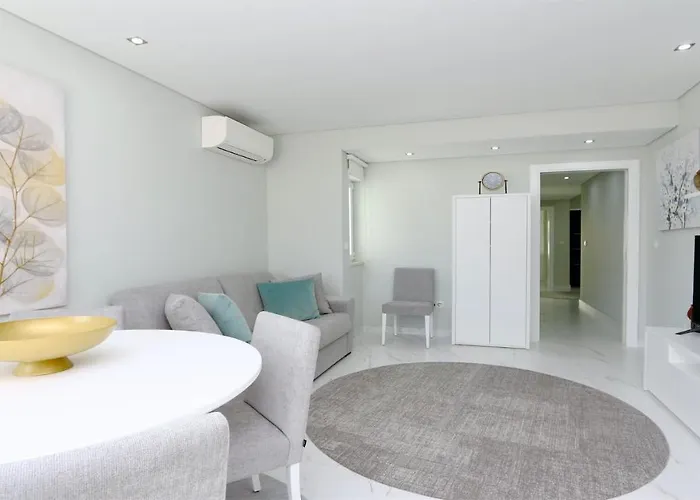 아파트 Marina Retreat - Cleverdetails, For 2 Adults And 2 Children, Jacuzzi, Near The Marina And The 빌라모라