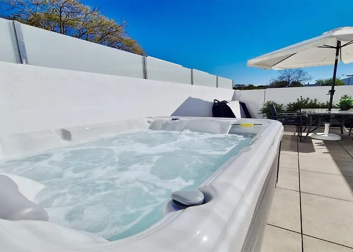 아파트 Marina Retreat - Cleverdetails, For 2 Adults And 2 Children, Jacuzzi, Near The Marina And The 빌라모라
