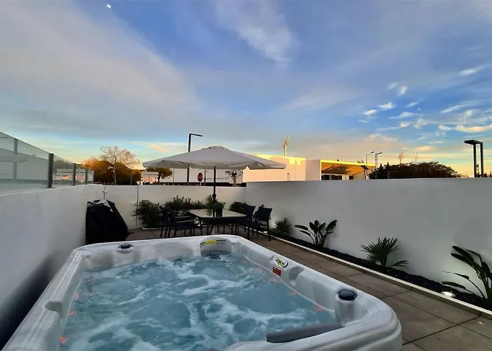 아파트 Marina Retreat - Cleverdetails, For 2 Adults And 2 Children, Jacuzzi, Near The Marina And The 빌라모라