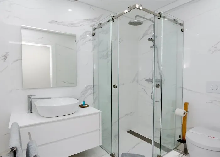 Marina Retreat - Cleverdetails, For 2 Adults And 2 Children, Jacuzzi, Near The Marina And The 빌라모라