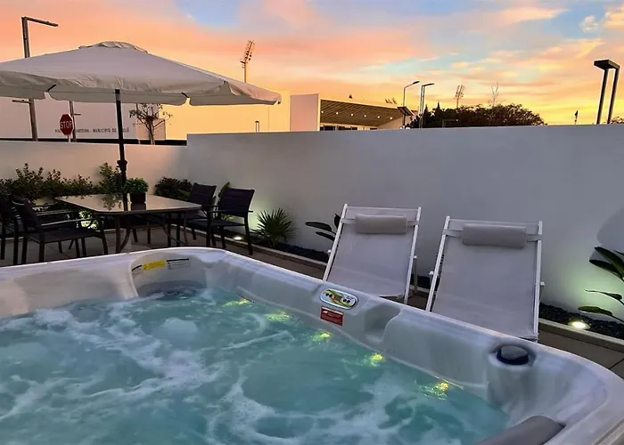 Marina Retreat - Cleverdetails, For 2 Adults And 2 Children, Jacuzzi, Near The Marina And The *
