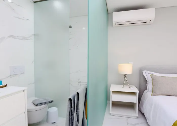 Marina Retreat - Cleverdetails, For 2 Adults And 2 Children, Jacuzzi, Near The Marina And The 아파트 *
