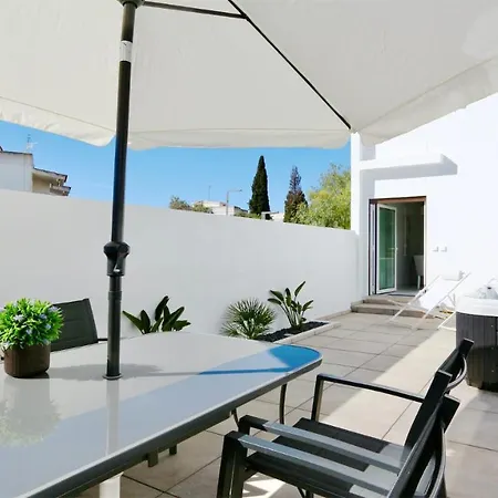 Διαμέρισμα Marina Retreat - Cleverdetails, For 2 Adults And 2 Children, Jacuzzi, Near The Marina And The Βιλαμούρα